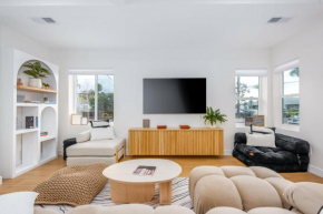 Designer Family Home in South Park w FirePlace